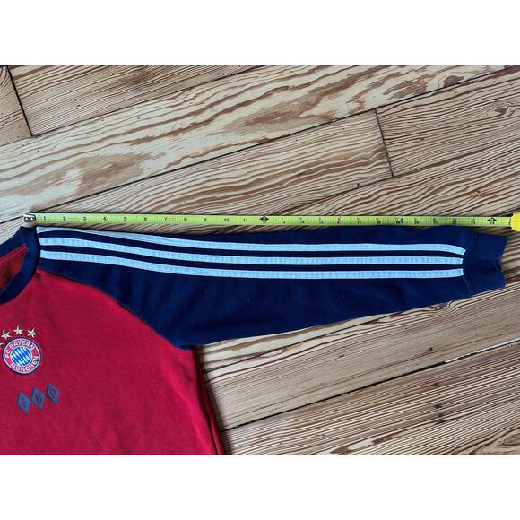 NWOT ADIDAS FC Bayern Munich Red Blue Kids Crewneck Sports Basketball Sweatshirt - Picture 3 of 6